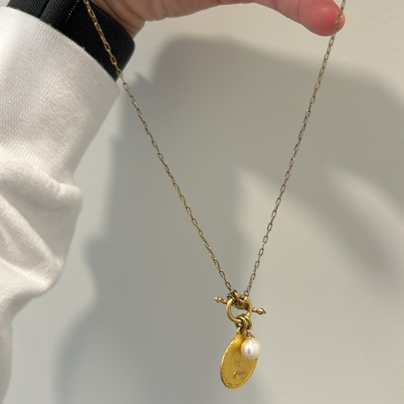 Script L Initial Pearl Necklace - Picture 4 of 7